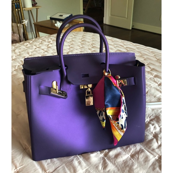 Water proof, classic hand bag - Picture 2 of 2